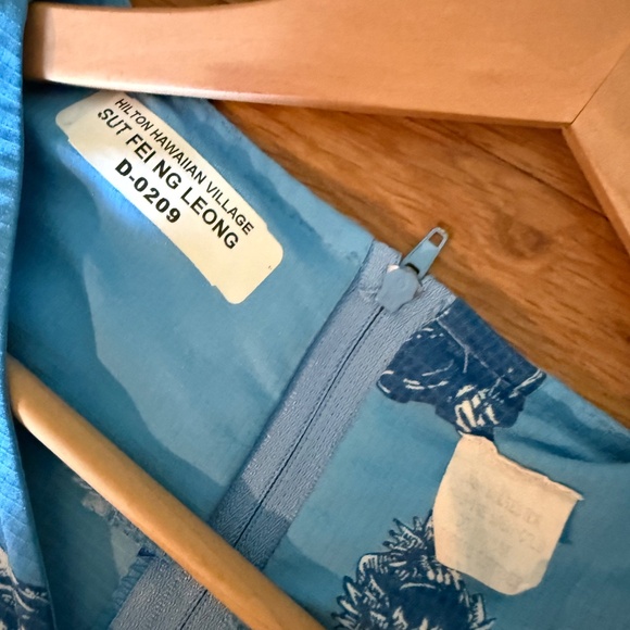 Vintage Blue Tropical Women’s Large 12 Dress Luau From Hilton Hawaiian Village. - Picture 6 of 13